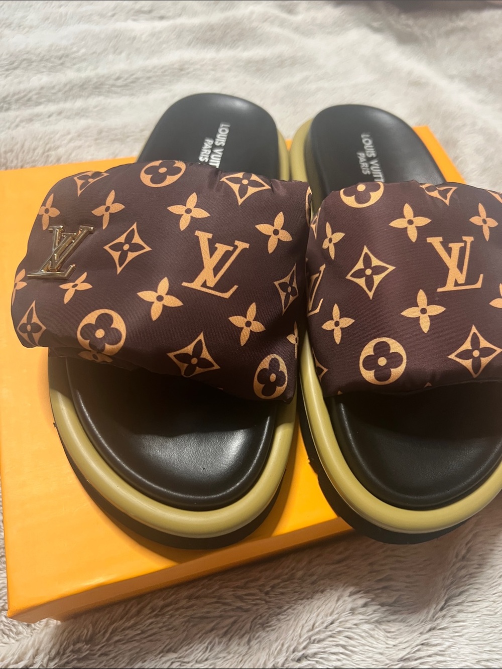 Brown Monogram Slide Sandals with Gold LV Accent size 35 - Picture 5 of 5